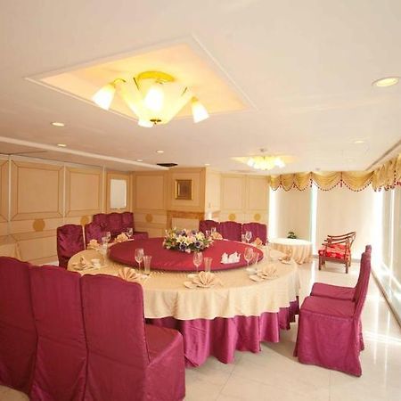 Plaza International Hotel Taichung Exterior photo