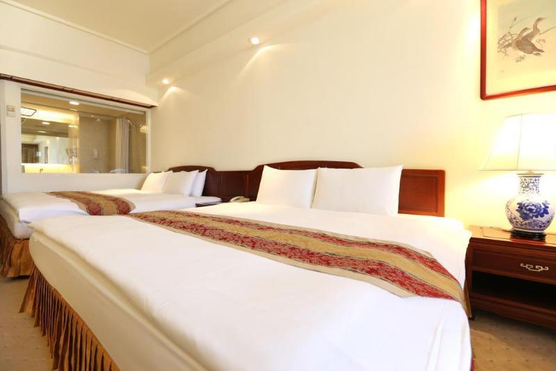 Plaza International Hotel Taichung Exterior photo