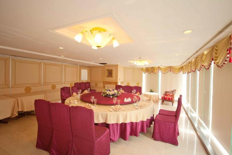 Plaza International Hotel Taichung Exterior photo