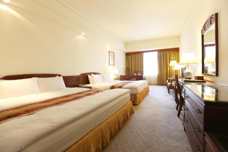 Plaza International Hotel Taichung Exterior photo