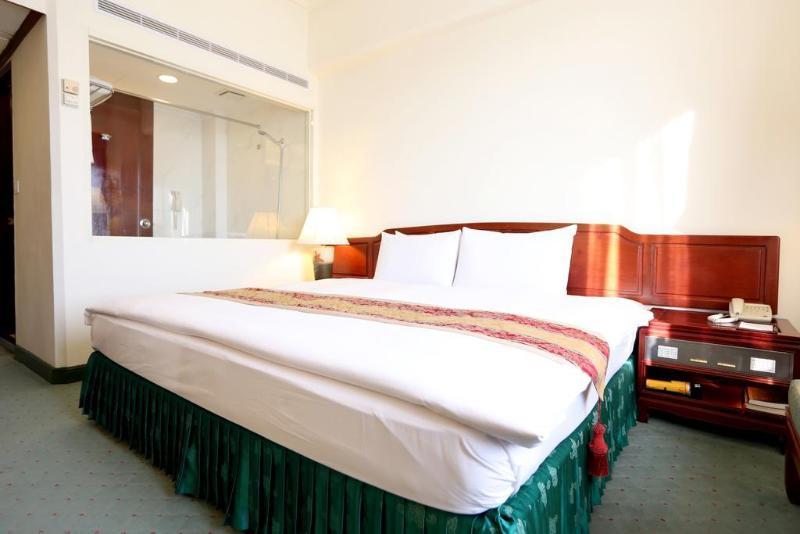 Plaza International Hotel Taichung Exterior photo