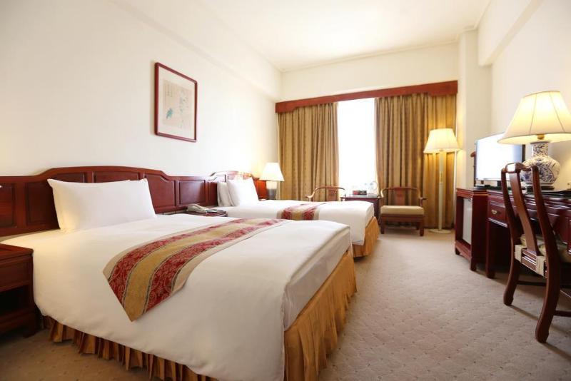 Plaza International Hotel Taichung Exterior photo